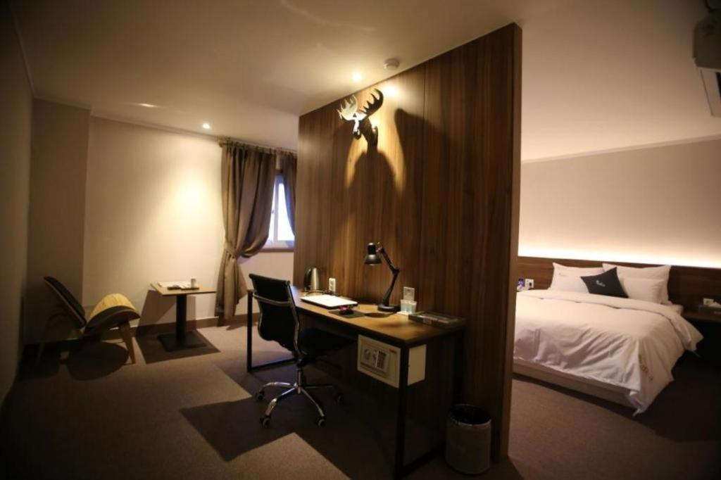 Centralperson Pyeongtaek Hotel Екстер'єр фото