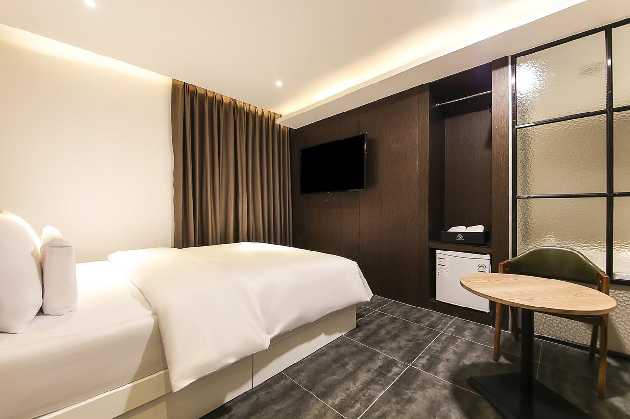 Centralperson Pyeongtaek Hotel Екстер'єр фото